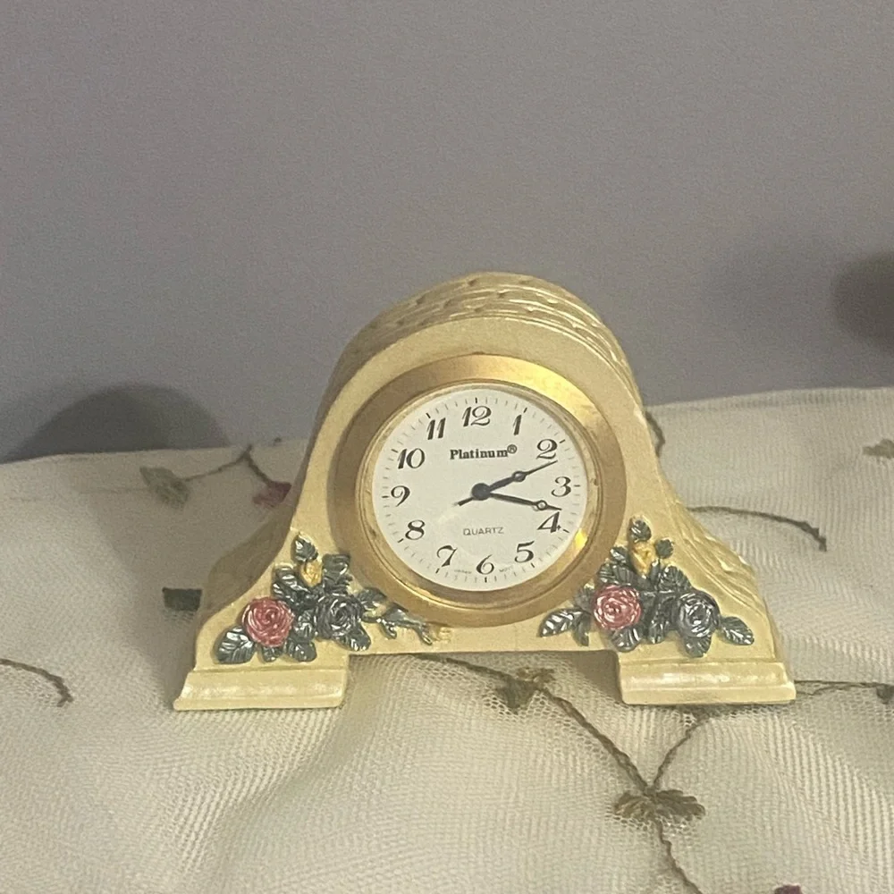Miniature Decorative Mantle Clock - Picture 1 of 8